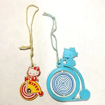 레트로 헬로키티 자전거 모티브 회전 스트랩 2종 세트 1976 각인