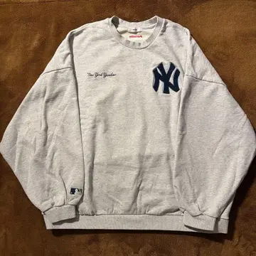 Perush&뉴욕 양키스 수량 한정판 콜라보 맨투맨