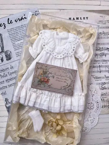 유명 인기 작가 로잘린 페를레 브라이스 리카짱 원피스 아웃핏