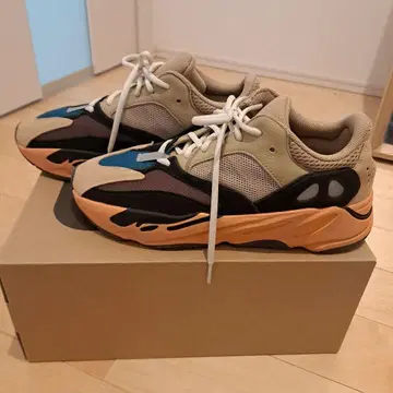 Yeezy 700 스니커즈 베이지/오렌지