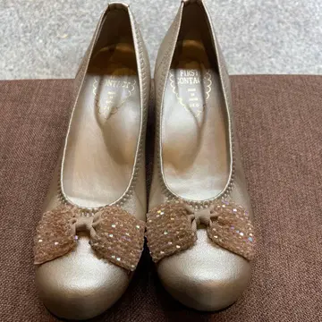 비쥬 장식 골드 플랫 펌프스 퍼스트 컨택트