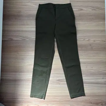 룰루레몬 올리브 그린 슬림핏 슬랙스