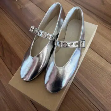 르 탈론 실버 스트랩 발레 슈즈