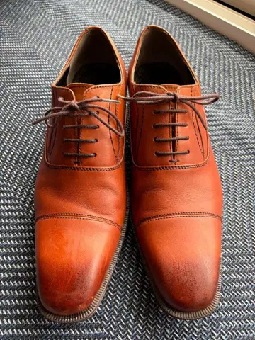 히로코 코시노 브라운 드레스 슈즈