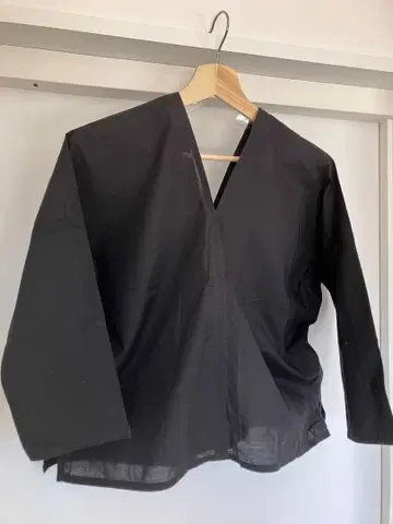 iroiro 에미오와스 카렌 셔츠 Vlas Blomme