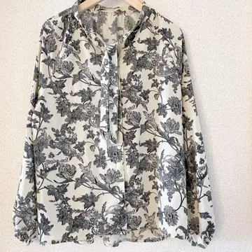 예카베카 MULHOUSE 뮐루즈 염직 미술관 보타이 블라우스