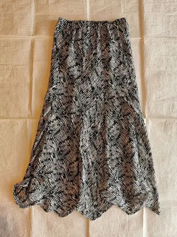 화이트 블랙 스페치오 플레어 스커트 모노톤 SPECCIO