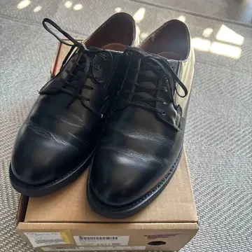 RED WING SHOES 포스트맨
