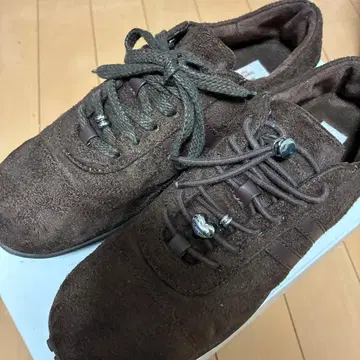 스탠드 오일 스니커즈