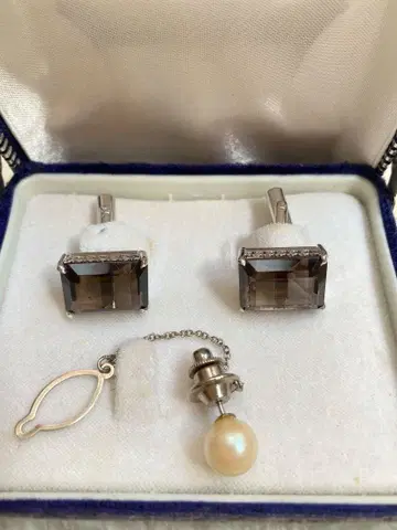 스모키 쿼츠 커프 링크스와 펄 넥타이핀