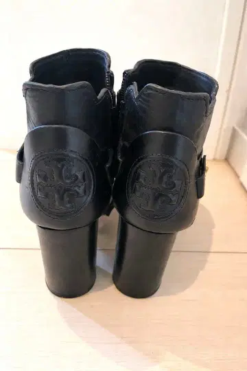 블랙 가죽 하이힐 버클 부츠