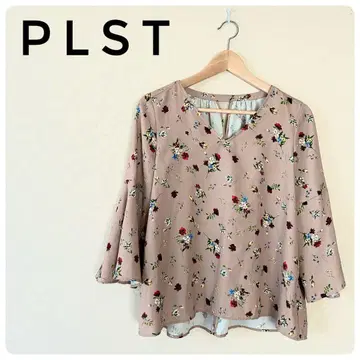 새상품급 PLST 여성 상의 꽃무늬 V넥 반팔 티셔츠 M