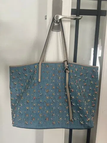 지미추 사샤 데님 스타 스터드 토트백