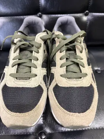 Saucony 올리브/블랙 스니커즈 상자 없음