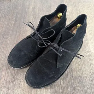 클락스 블랙 스웨이드 처카 부츠