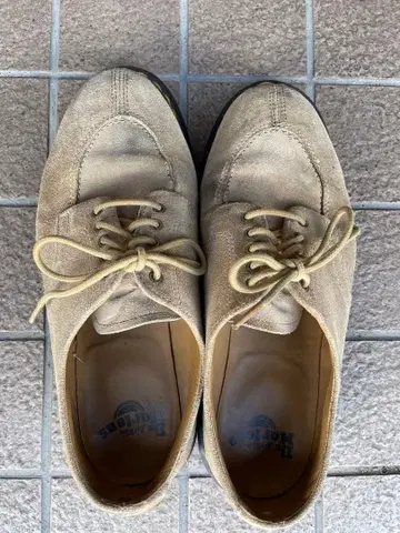 Dr. Martens 베이지 스웨이드 신발