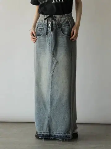 RADIATE 맨투맨 절개 데님 스커트