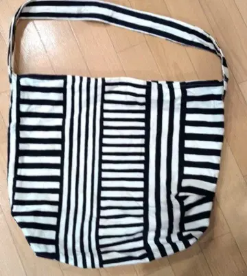 mina perhonen 스트라이프 패턴 숄더백