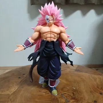 드래곤볼 피규어 [ 붉은 가면의 사이어인 ]