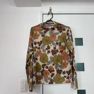 새상품급 꽃무늬 긴팔 티셔츠 올리브 그린 꽃무늬 상의 시스루 긴팔