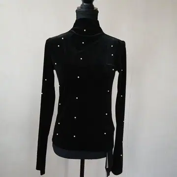 미카레미카레 *새상품* 벨벳 터틀넥 ( 펄 장식 )