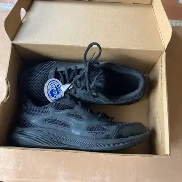 미즈노 블랙 와이드 러닝화