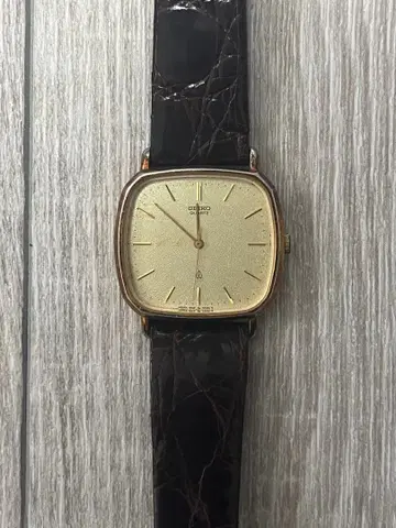 세이코 샤리오 빈티지 남성용 손목시계 스퀘어 쿼츠 골드