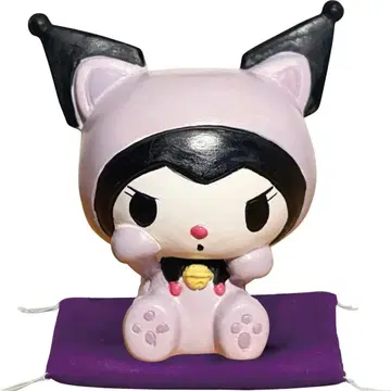 산리오 마네키네코 피규어 쿠로미 행복의 방석 앉기