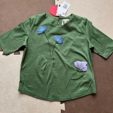 미사용 새상품 시빌라 꽃 자수 티셔츠 그린 SS