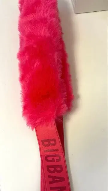 BIGBANG G-DRAGON 지용 핑크 퍼 스트랩