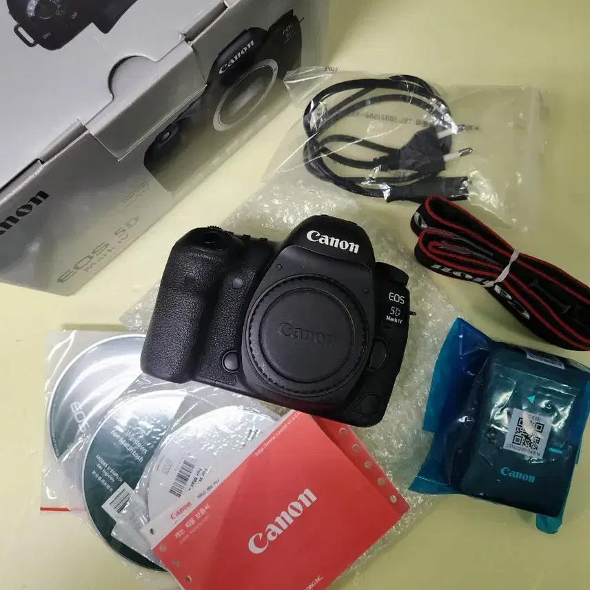 캐논 오막포,5dmark4 2천대 컷수작은 민트급 판매합니다 풀박입니다