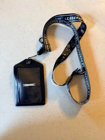 LESSERAFIM ID 카드 홀더 넥스트랩 포함