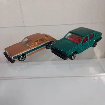 마조렛사 VOLVO 760 & 야토민사 캐딜락 세빌 미니카