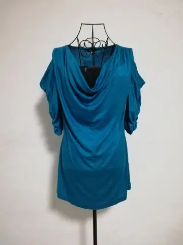 터콰이즈 드레이프넥 T셔츠