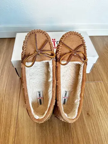 [미사용에 가까움] 미네통카 모카신 신발 시나몬 (카멜) 23cm
