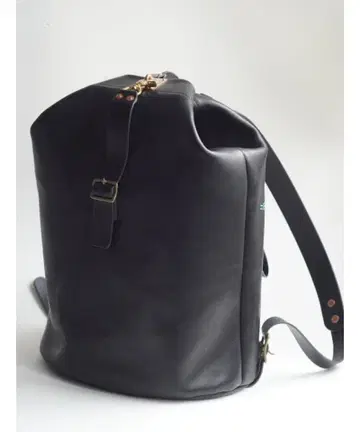 [ 새상품급 ] Tochca 에멜백팩 블랙 베지터블 탄닌 가죽