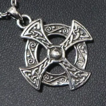 영원한 생명 섬세한 켈트 문양 신비로운 매력과 강력한 수호 목걸이 참