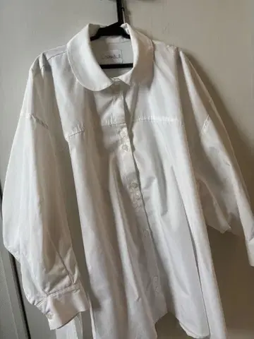 LINKABLE 화이트 교자 블라우스