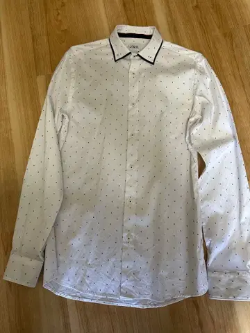 ZARA 화이트 도트 무늬 셔츠 슬림 핏