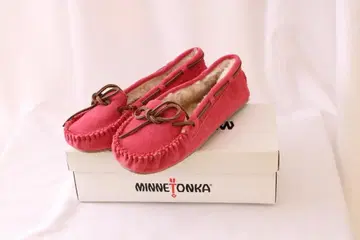 MINNETONKA 미네통카 모카신 스웨이드 보아 퍼 천연 가죽 새상품