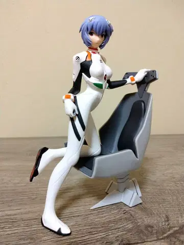 에반게리온 신극장판 아야나미 레이 Girl with Chair 피규어