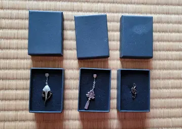 아이나나 TRIGGER 귀걸이 세트