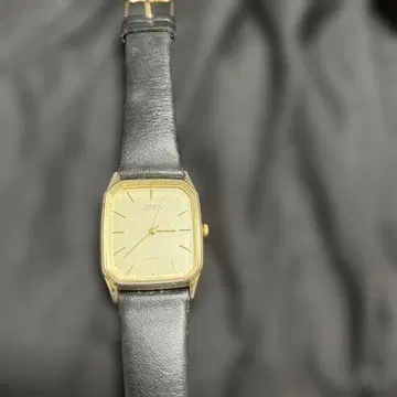 시티즌 골드 스퀘어 시계