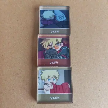 트라이건 바슈 느슨한 컷 아크릴 타일