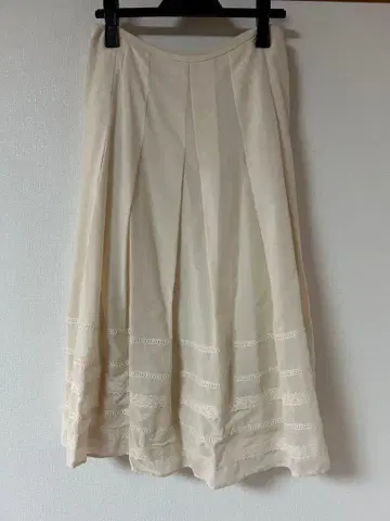 Sybilla 시빌라 플레어 스커트 L 아이보리 절개 턱 무릎 기장