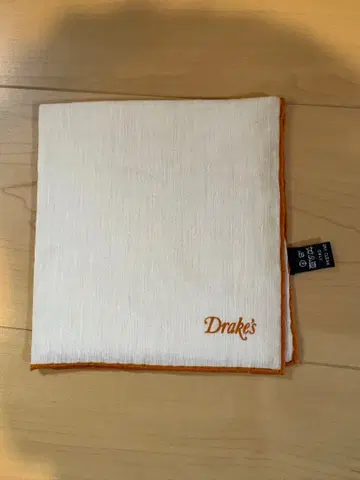 Drake's 포켓 치프