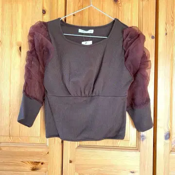 새상품 마제스틱 레곤 브라운 시스루 퍼프 슬리브 상의