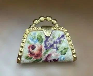 쁘띠포원 자수 핸드백 모티브 브로치 호주산