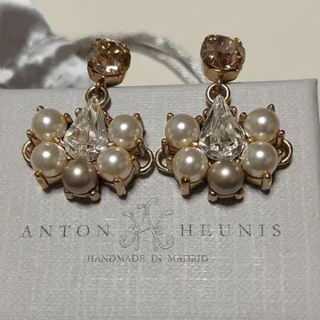 앤톤 휴니스 귀걸이