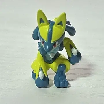 빗쿠라타마고 포켓몬 더 높은 곳으로 옐로우 컬러 루카리오 루카리오